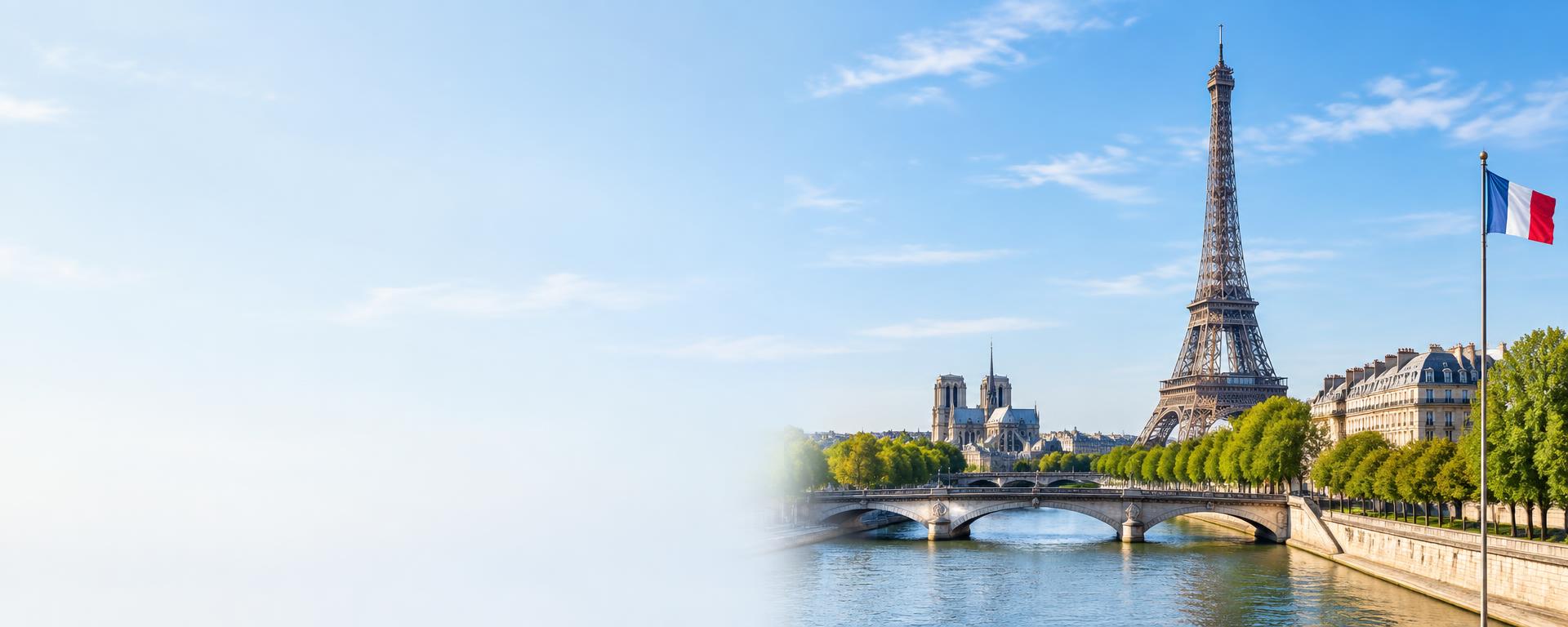 Paris, tour Eiffel, Seine et drapeau français